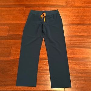 Women’s Scrub Bottoms FIGS Size Medium Livingston High Rise color is P.O. 2918